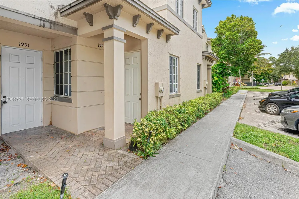 1993 Marsh Harbor Dr Riviera Beach, FL 33404