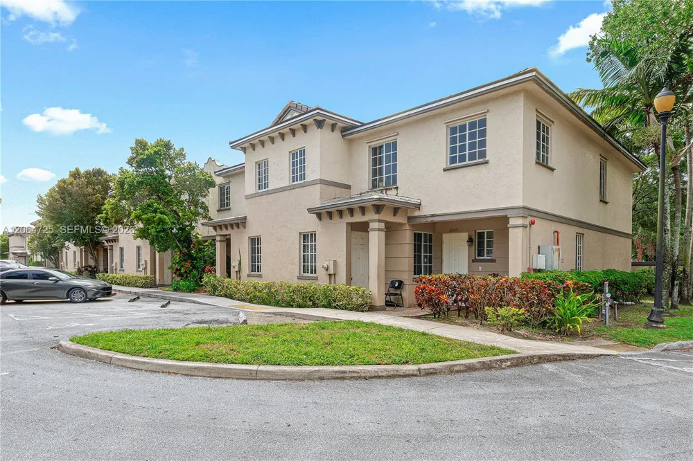 1993 Marsh Harbor Dr Riviera Beach, FL 33404