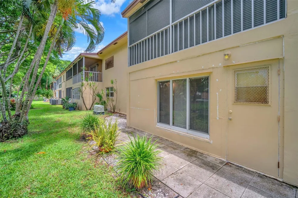 301 NW 76th Ave #102 Margate, FL 33063