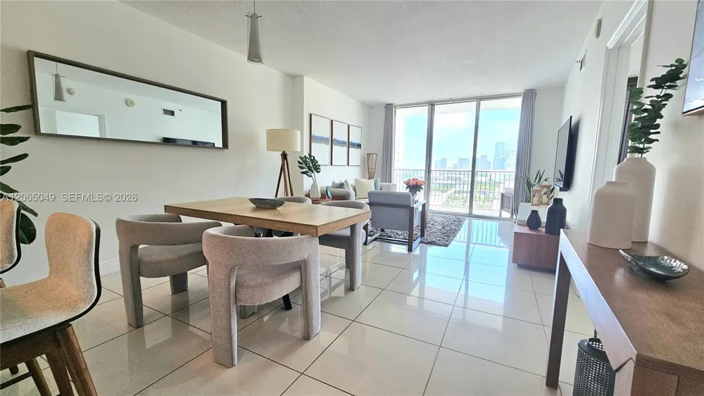 1750 Bayshore Dr #2010 Miami, FL 33132