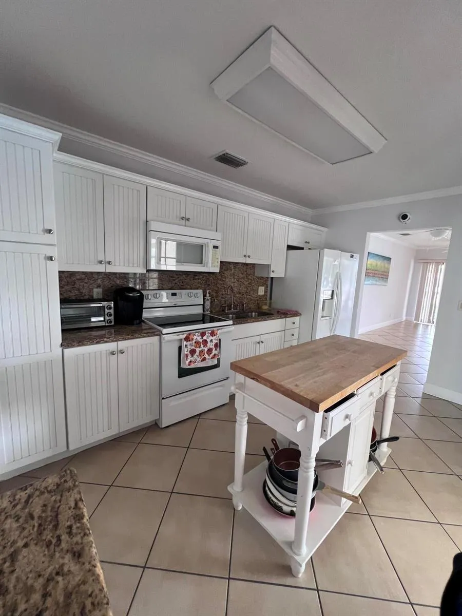 140 CYPRESS CLUB DRIVE #407 Pompano Beach, FL 33060