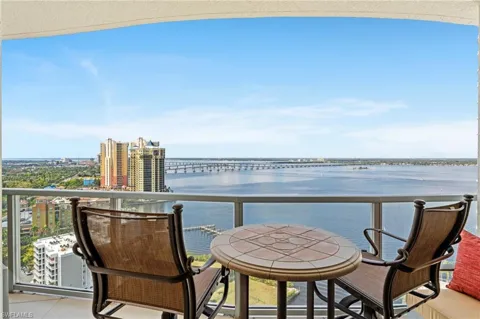3000 Oasis Grand Boulevard #2203