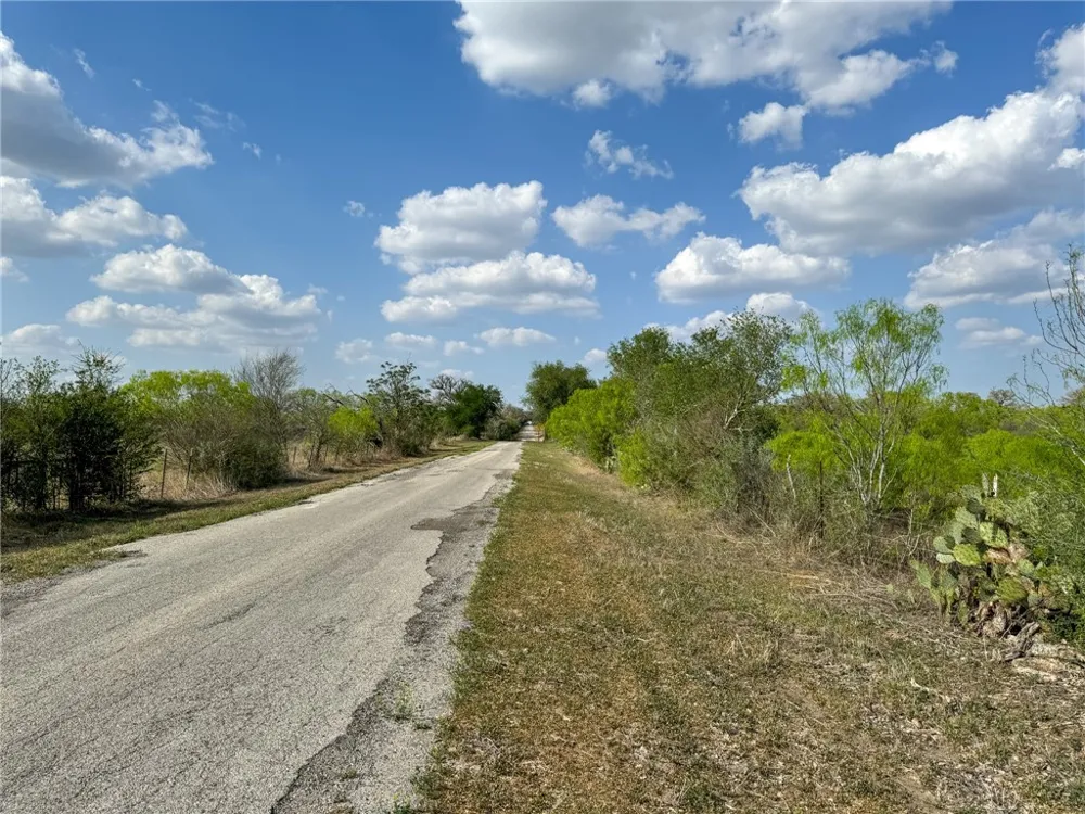 8251 CR 106 Beeville, TX 78102