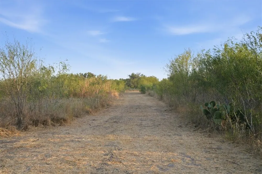 8251 CR 106 Beeville, TX 78102