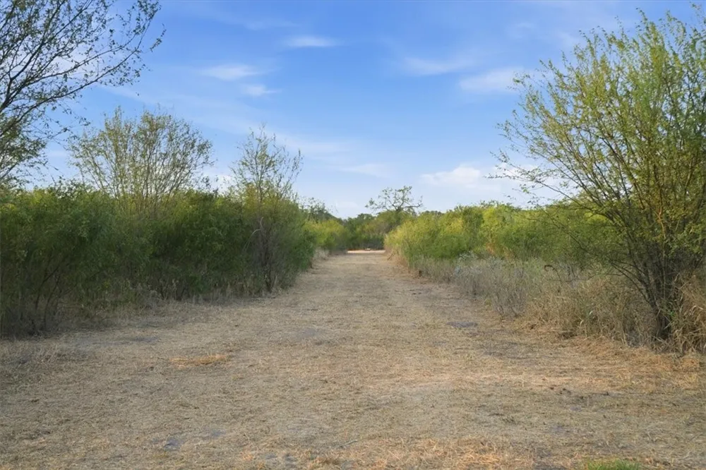 8251 CR 106 Beeville, TX 78102