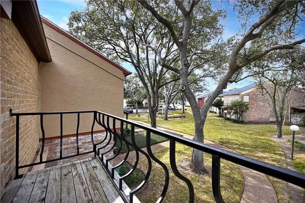 136 Lake Shore Drive #136 Corpus Christi, TX 78413
