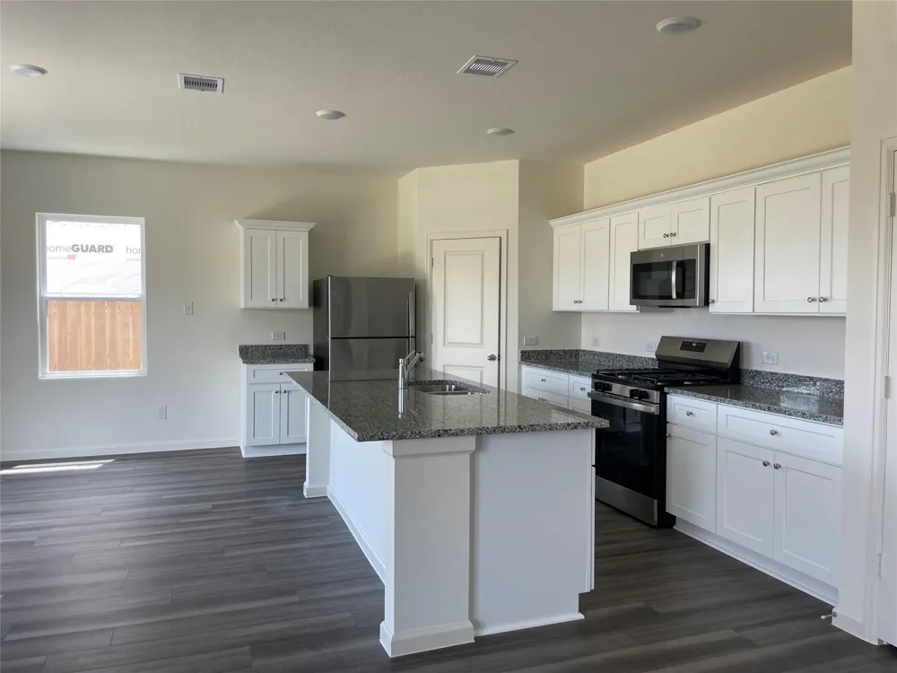 3223 Diamond View Lane Angleton, TX 77515