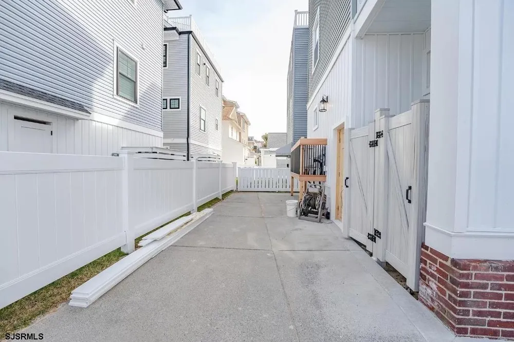 801 Stenton Pl Ocean City, NJ 08226