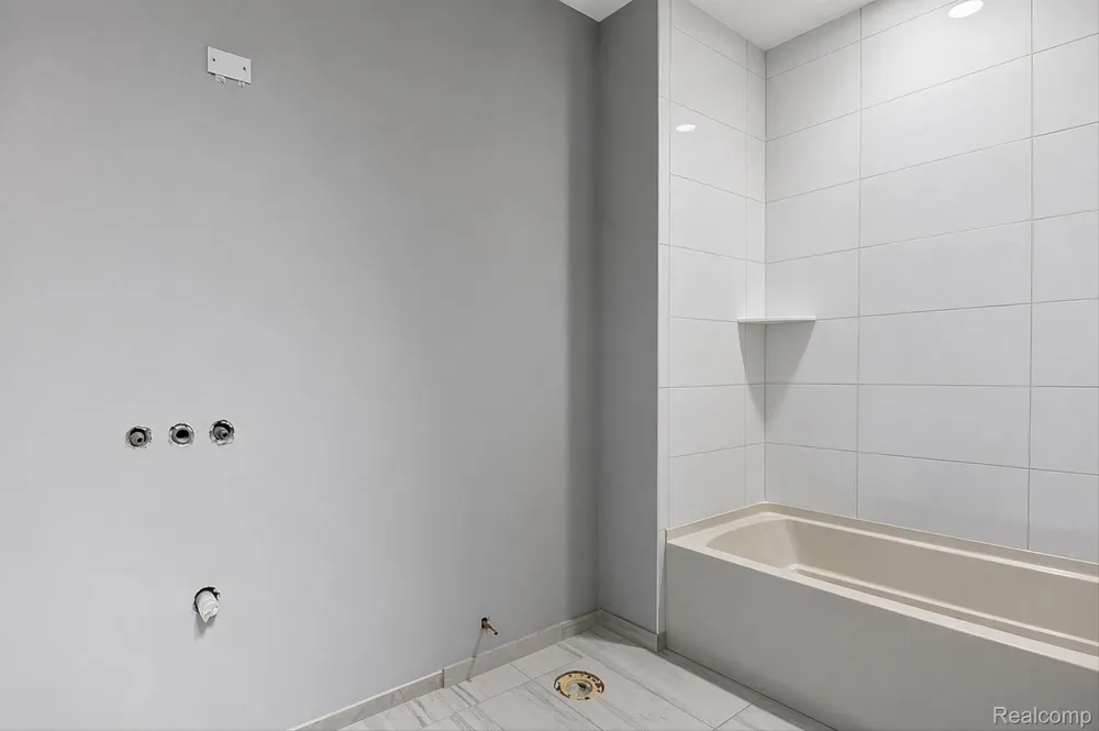 804 Main Street #3A Rochester City, MI 48307
