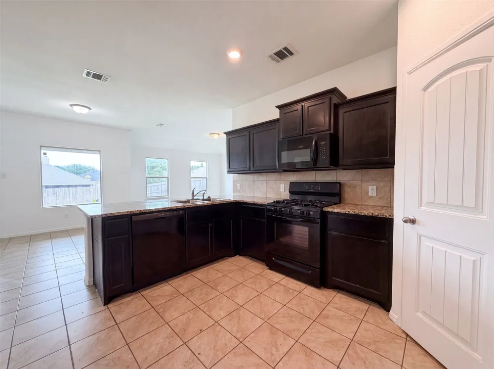 748 Wylie Street Crowley, TX 76036