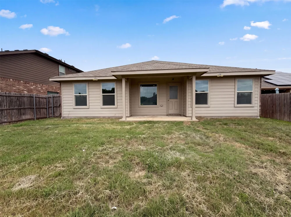 748 Wylie Street Crowley, TX 76036