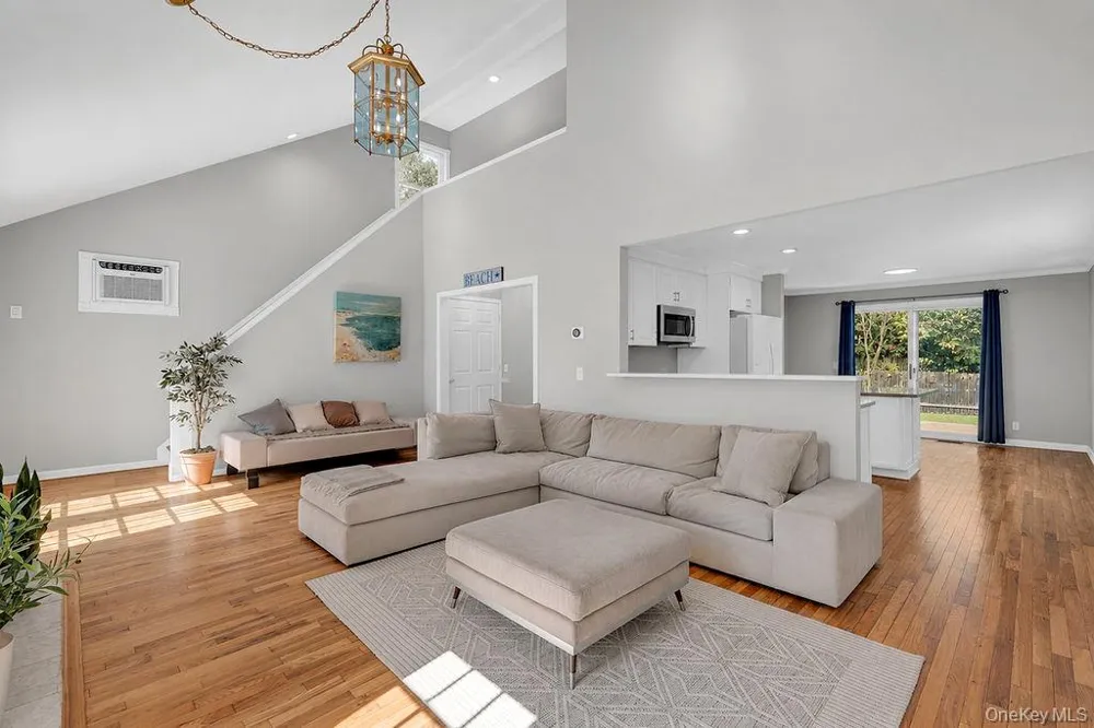 155 Little Fresh Pond Road Southampton, NY 11968