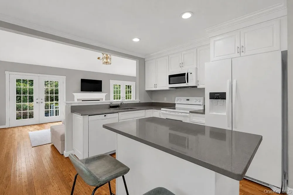 155 Little Fresh Pond Road Southampton, NY 11968