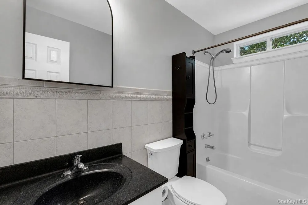 155 Little Fresh Pond Road Southampton, NY 11968