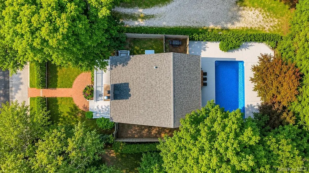 155 Little Fresh Pond Road Southampton, NY 11968