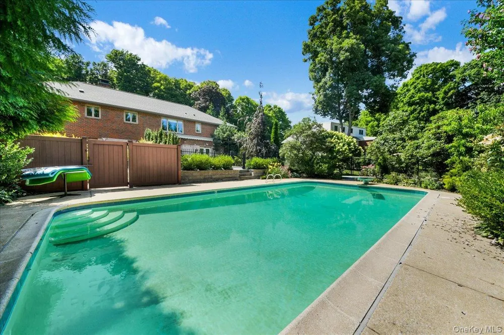 236 Westlake Drive Valhalla, NY 10595