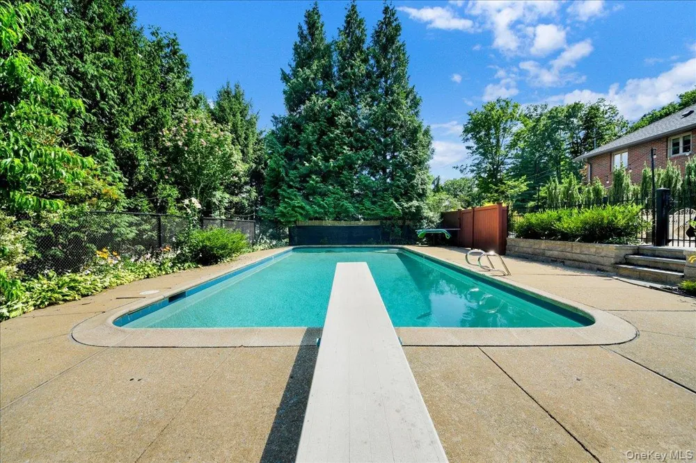 236 Westlake Drive Valhalla, NY 10595