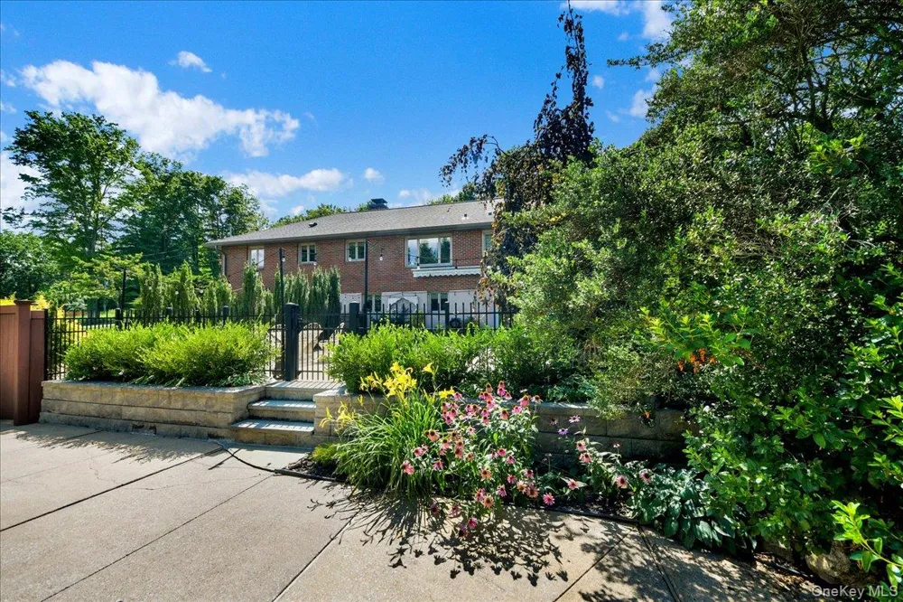 236 Westlake Drive Valhalla, NY 10595