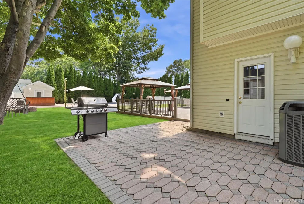 9 Mount Sinai Avenue S Port Jefferson Station, NY 11776