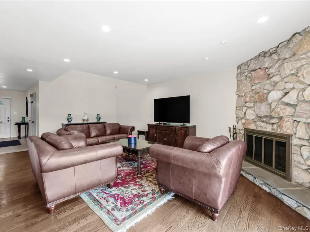 34 Windsor Gate Drive New Hyde Park, NY 11040