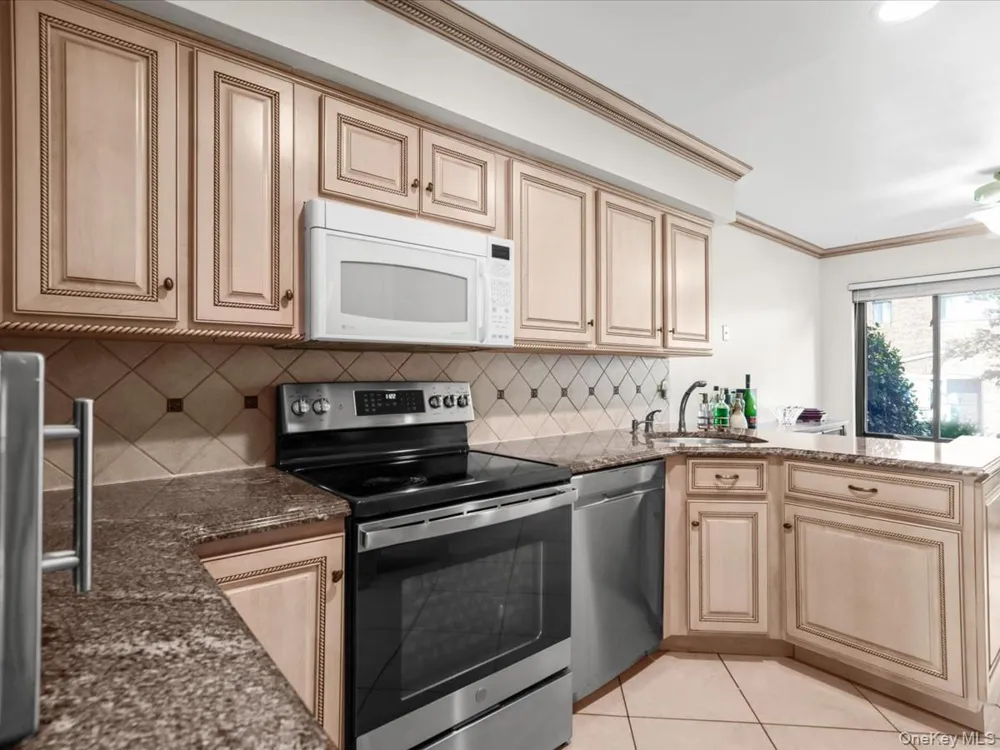 34 Windsor Gate Drive New Hyde Park, NY 11040