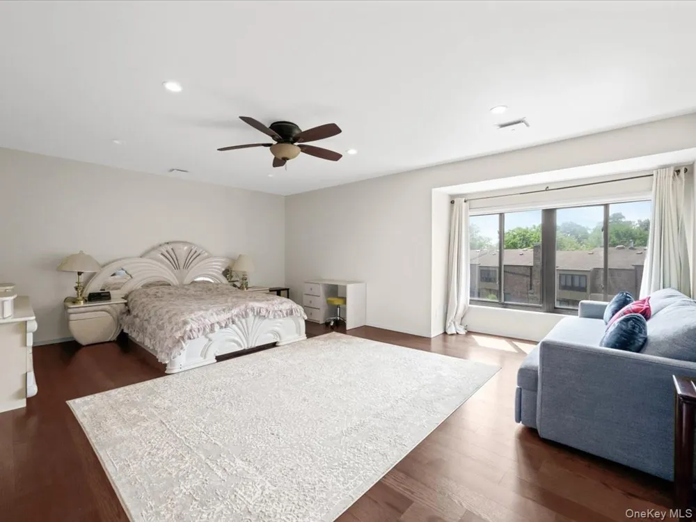 34 Windsor Gate Drive New Hyde Park, NY 11040