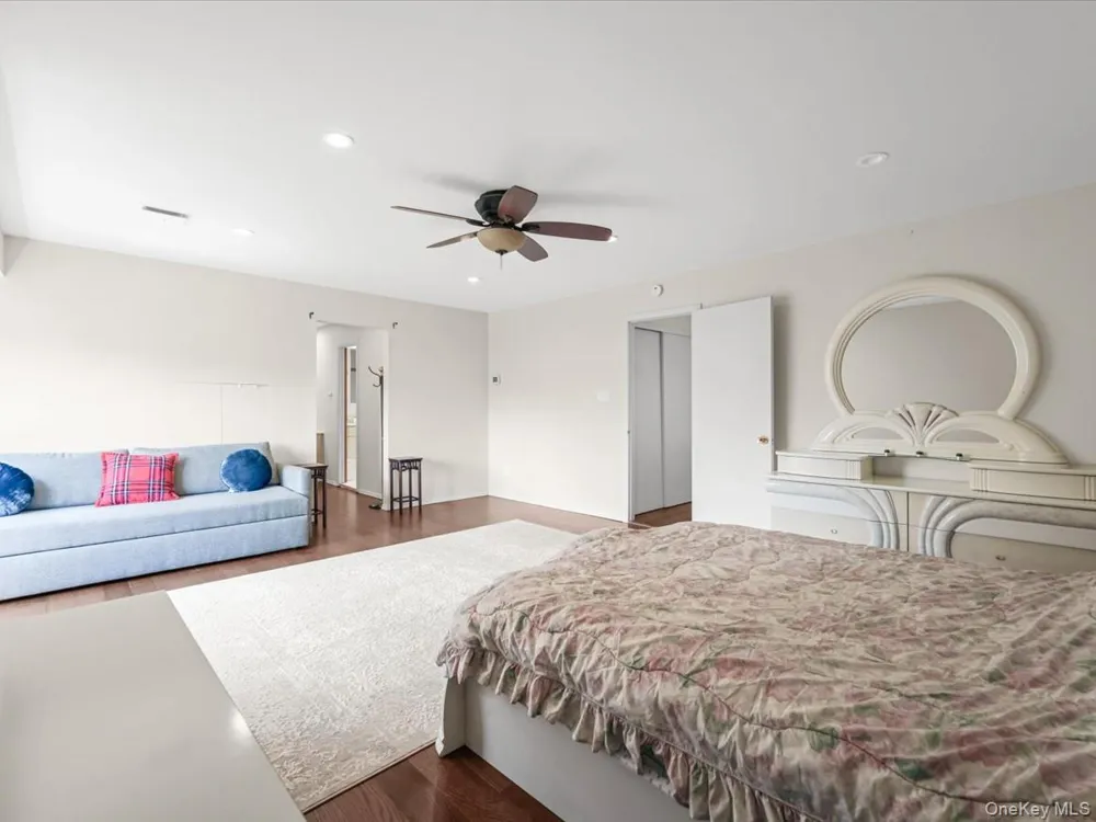 34 Windsor Gate Drive New Hyde Park, NY 11040