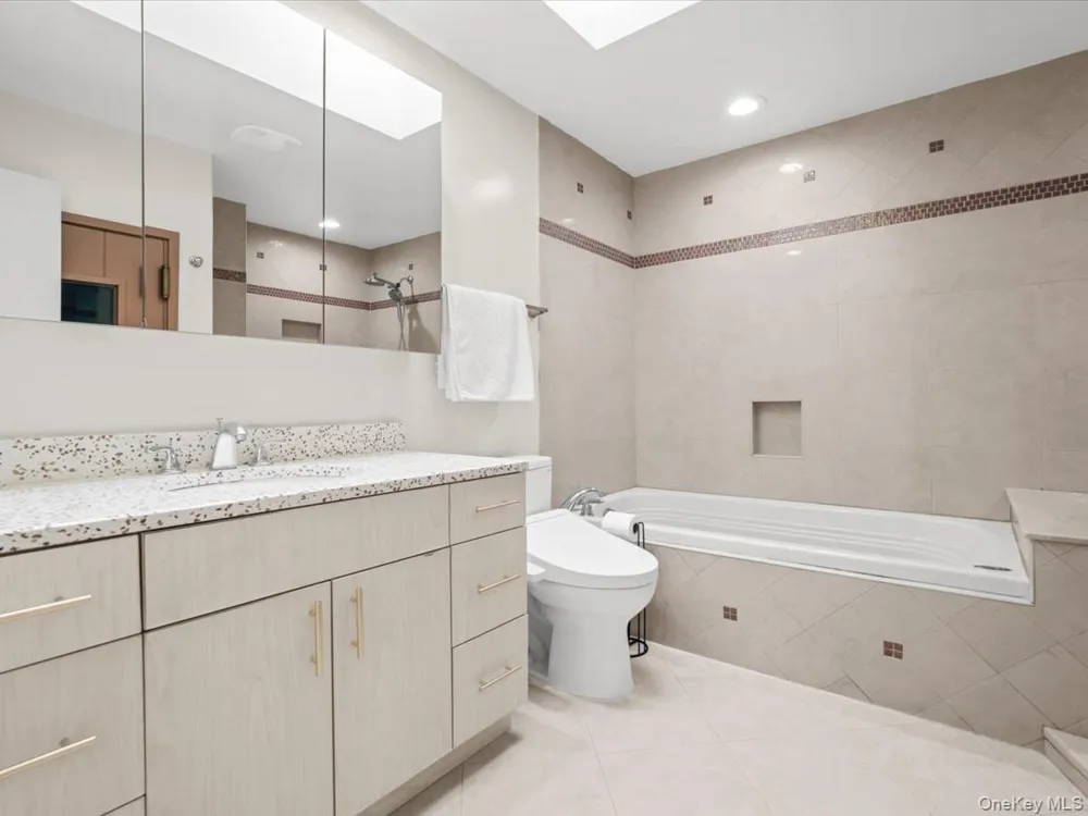 34 Windsor Gate Drive New Hyde Park, NY 11040