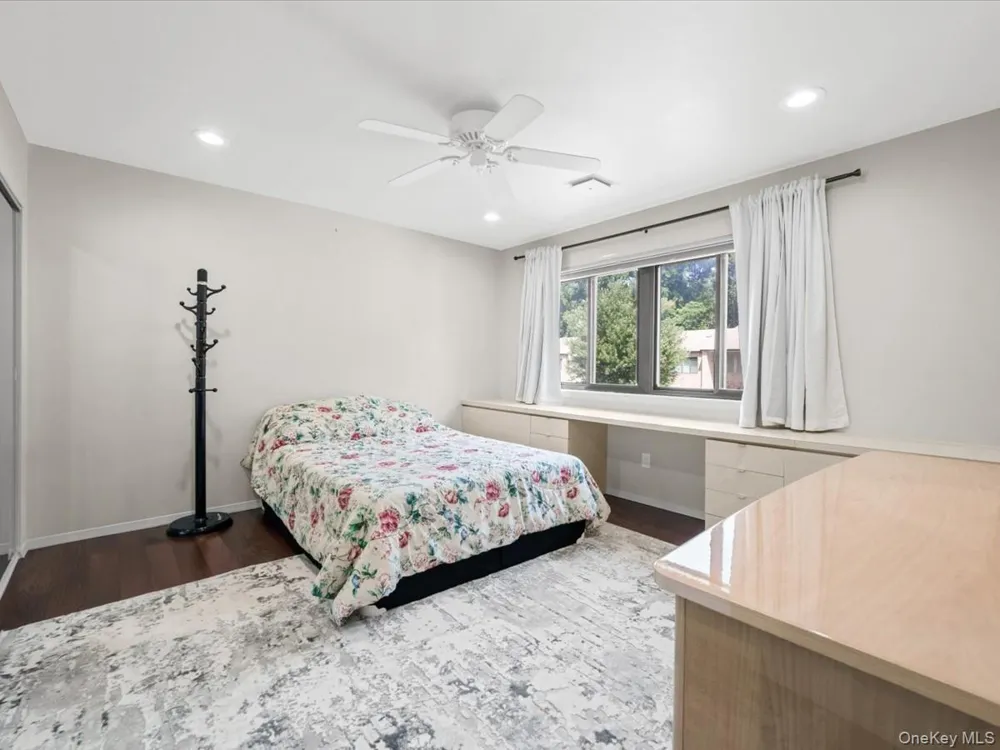 34 Windsor Gate Drive New Hyde Park, NY 11040