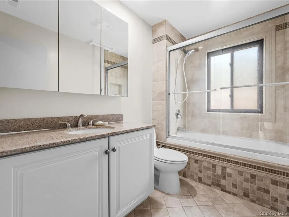 34 Windsor Gate Drive New Hyde Park, NY 11040