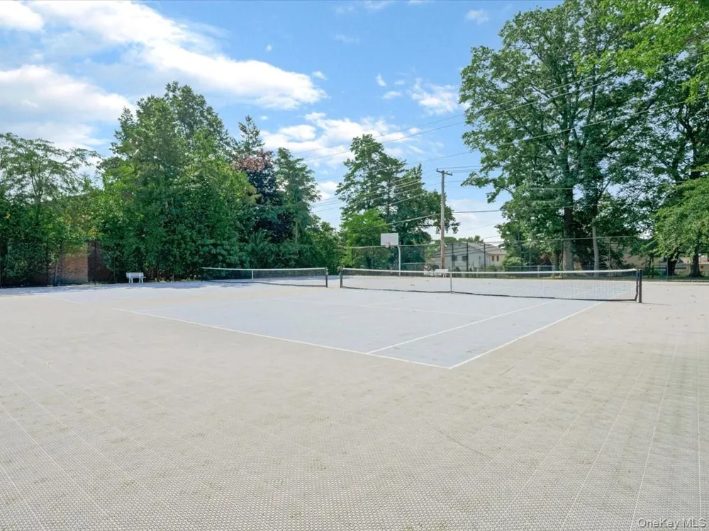34 Windsor Gate Drive New Hyde Park, NY 11040