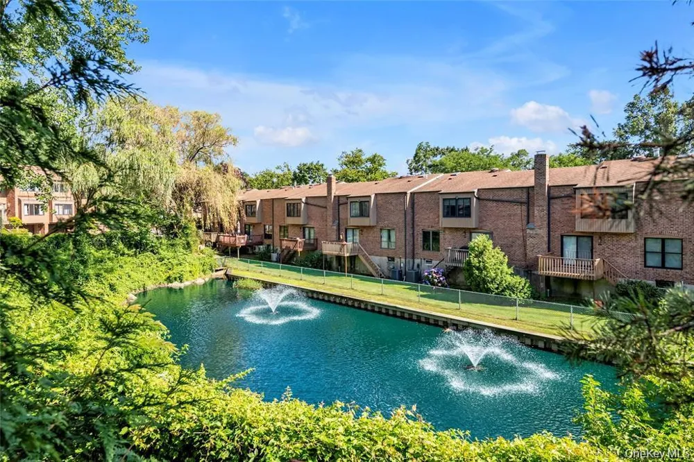 34 Windsor Gate Drive New Hyde Park, NY 11040