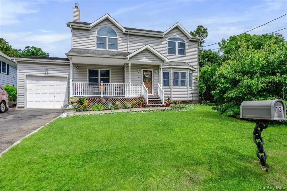 13 Meadow Lane Bayville, NY 11709