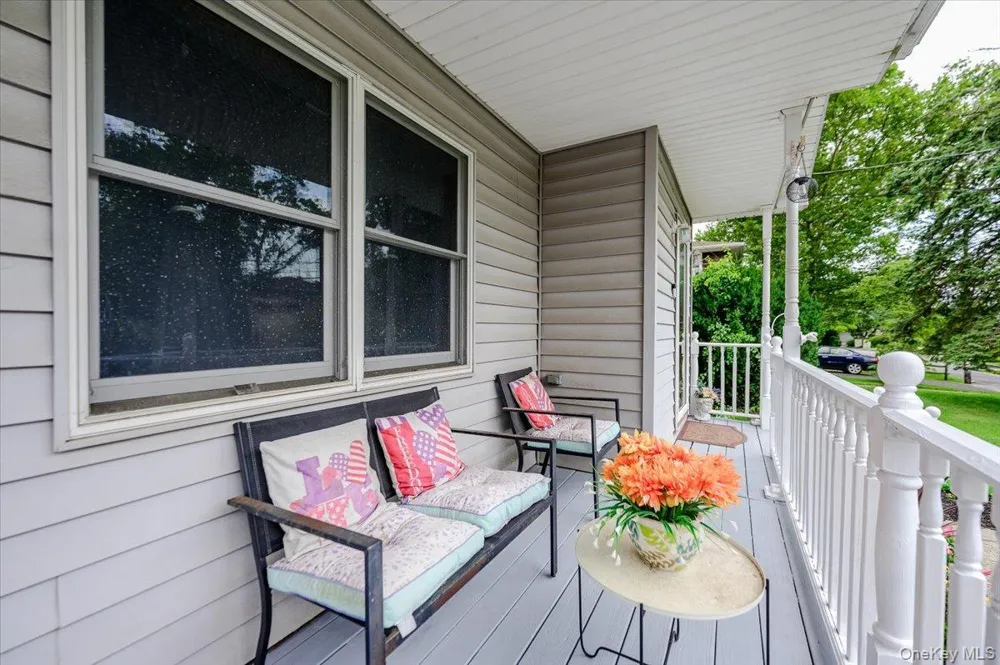 13 Meadow Lane Bayville, NY 11709