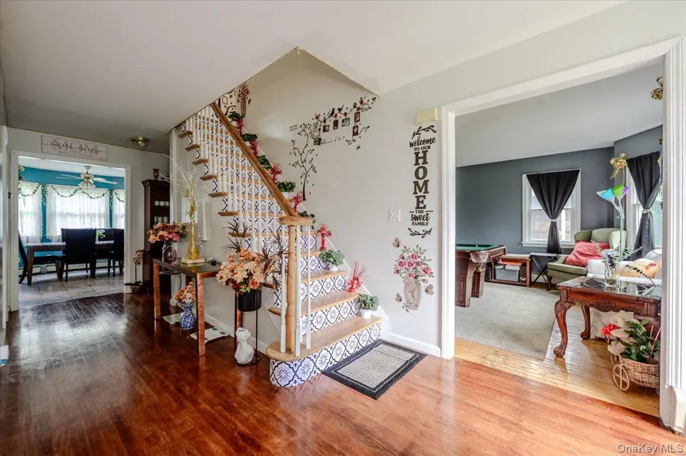 13 Meadow Lane Bayville, NY 11709