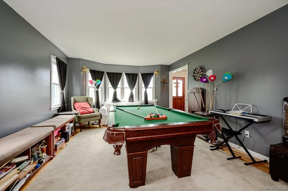 13 Meadow Lane Bayville, NY 11709