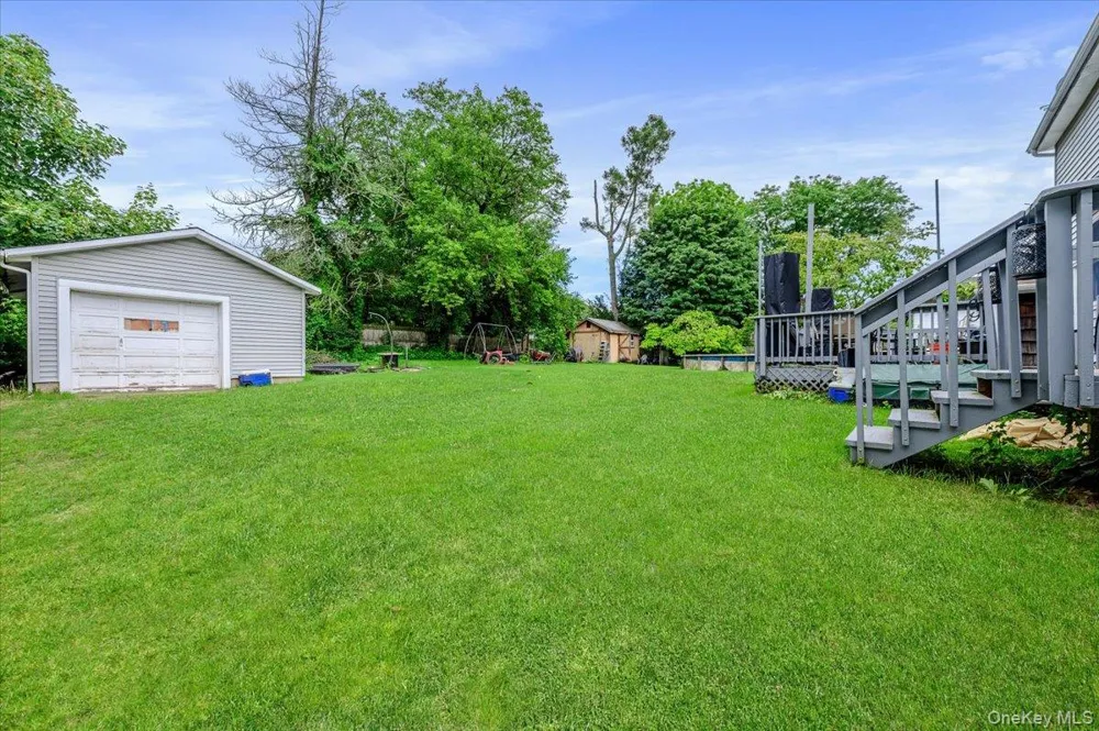 13 Meadow Lane Bayville, NY 11709