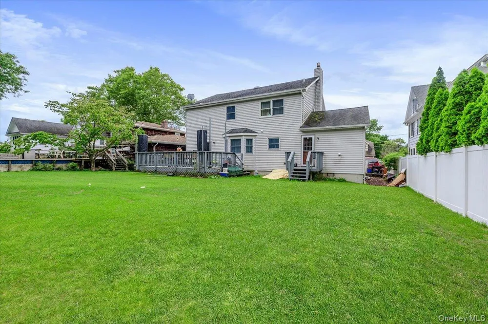 13 Meadow Lane Bayville, NY 11709