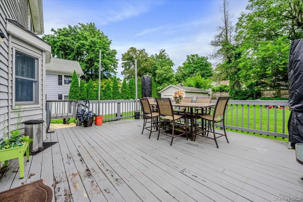 13 Meadow Lane Bayville, NY 11709
