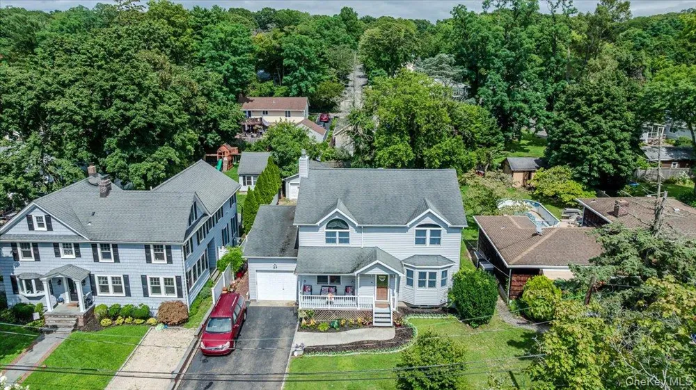 13 Meadow Lane Bayville, NY 11709