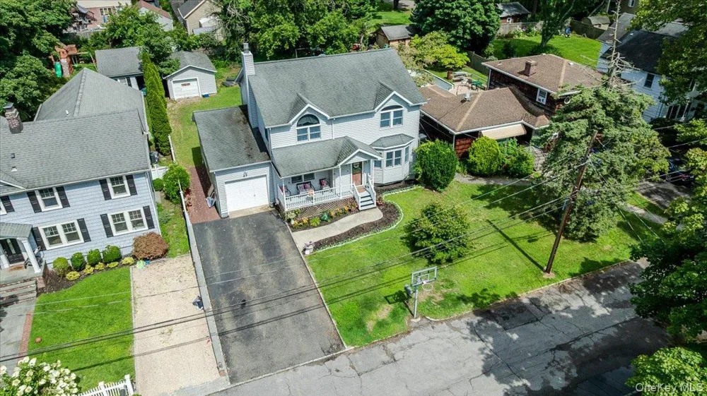 13 Meadow Lane Bayville, NY 11709