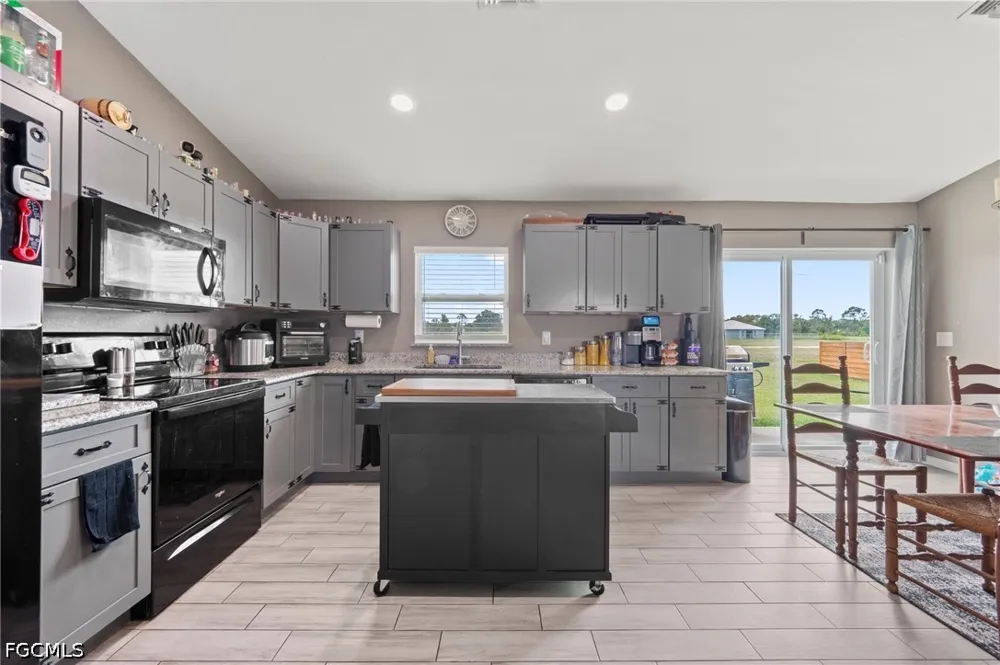 Dania Circle Labelle, FL 33935
