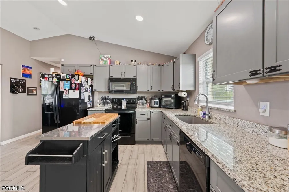 Dania Circle Labelle, FL 33935