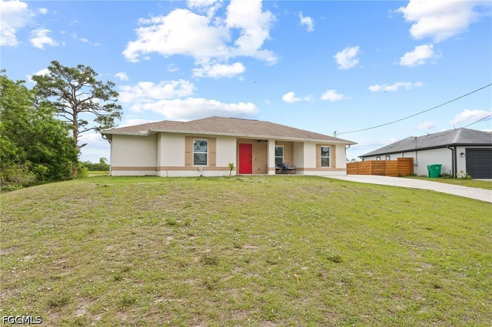 Dania Circle Labelle, FL 33935