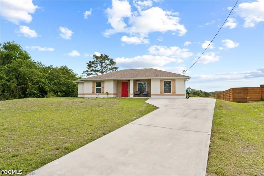 Dania Circle Labelle, FL 33935
