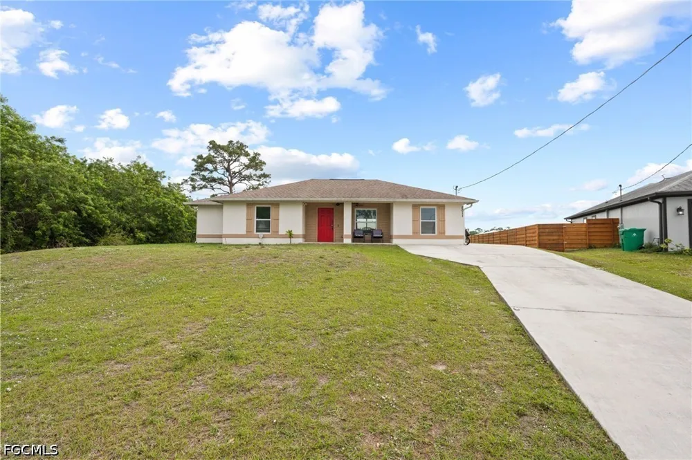Dania Circle Labelle, FL 33935