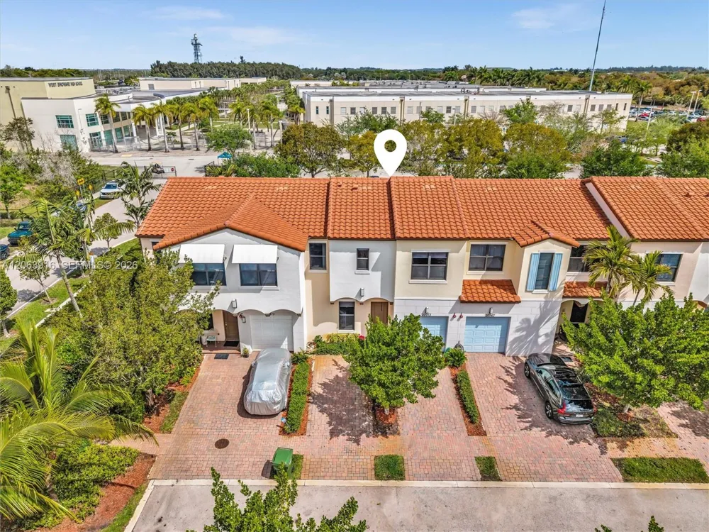 20973 NW 1st Dr Pembroke Pines, FL 33029
