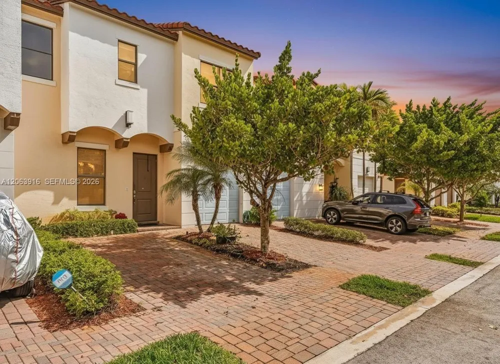 20973 NW 1st Dr Pembroke Pines, FL 33029