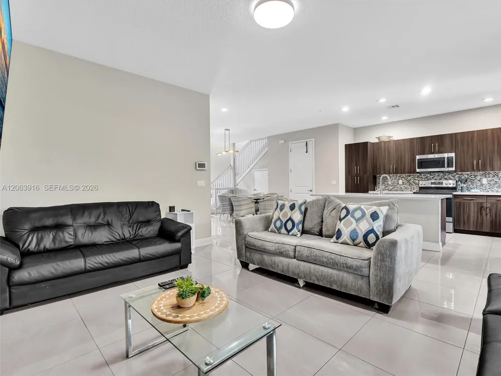 20973 NW 1st Dr Pembroke Pines, FL 33029