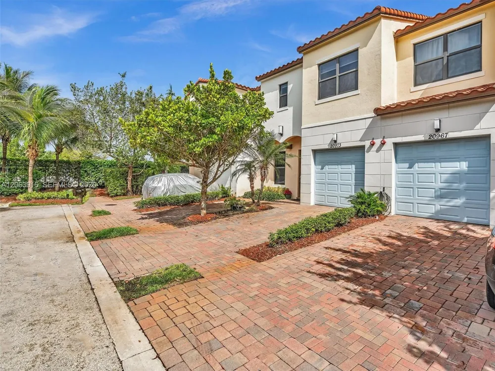 20973 NW 1st Dr Pembroke Pines, FL 33029